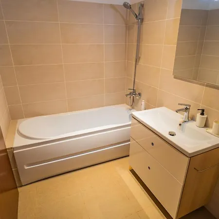 Sunny & Spacious Place With Breathtaking View *