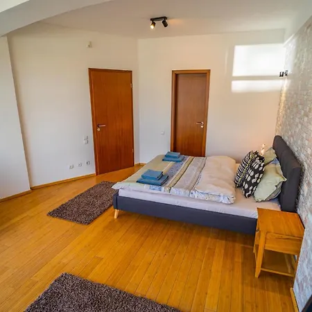 Sunny & Spacious Place With Breathtaking View Apartment